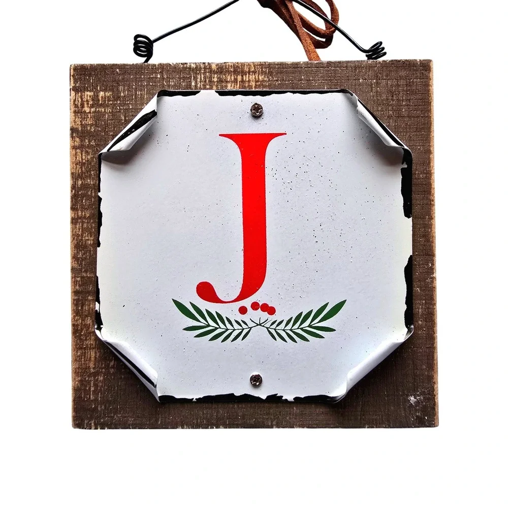 NWOT Rustic Wood Letter J‎ Monogram Wall Decor with Berry Garland Accent
